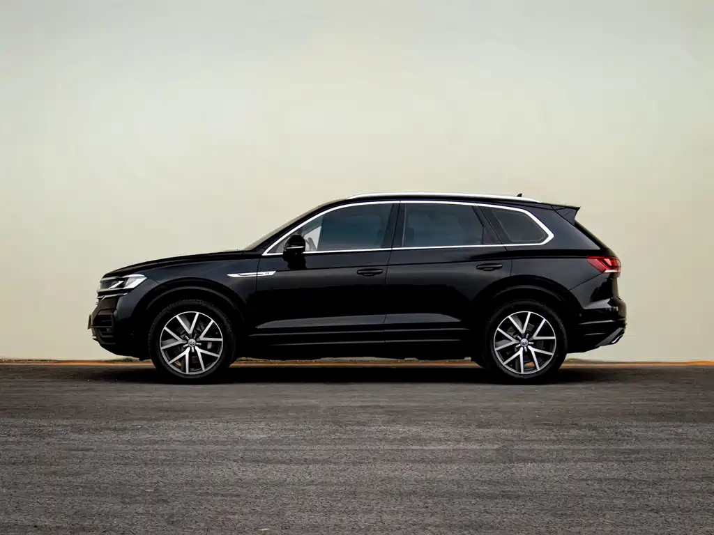 Volkswagen Touareg — фото 8