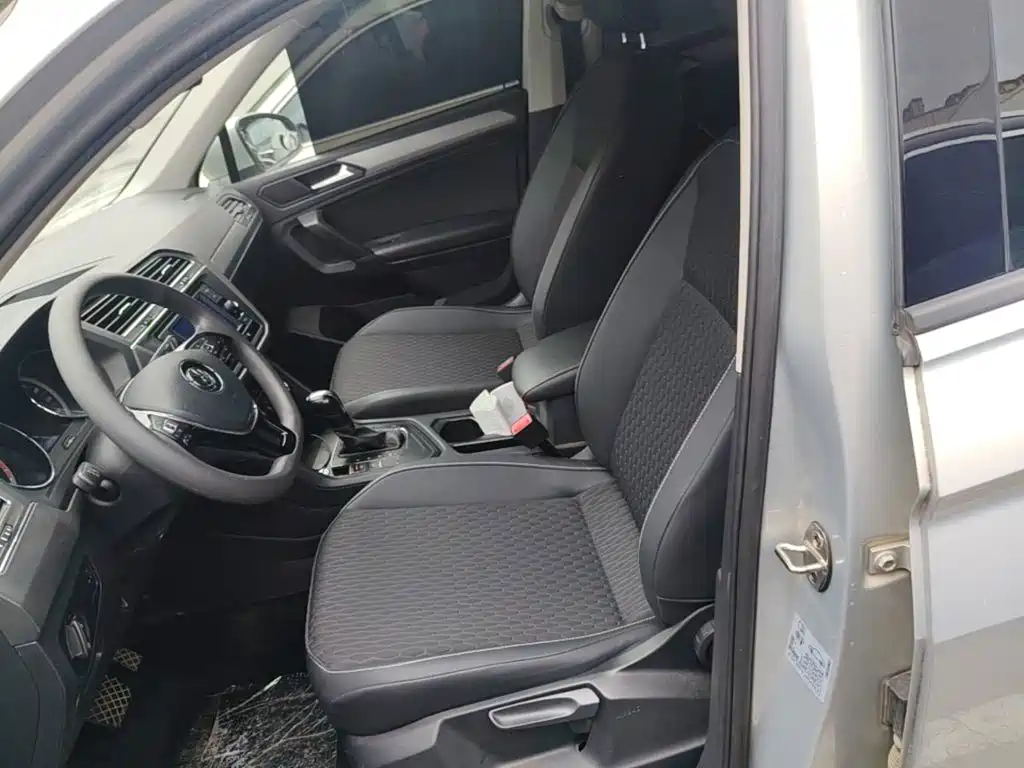 Volkswagen Tiguan L — фото 15