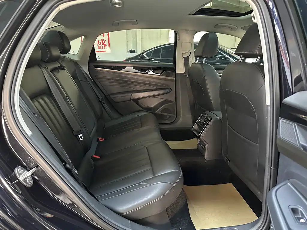 Volkswagen Passat — фото 13