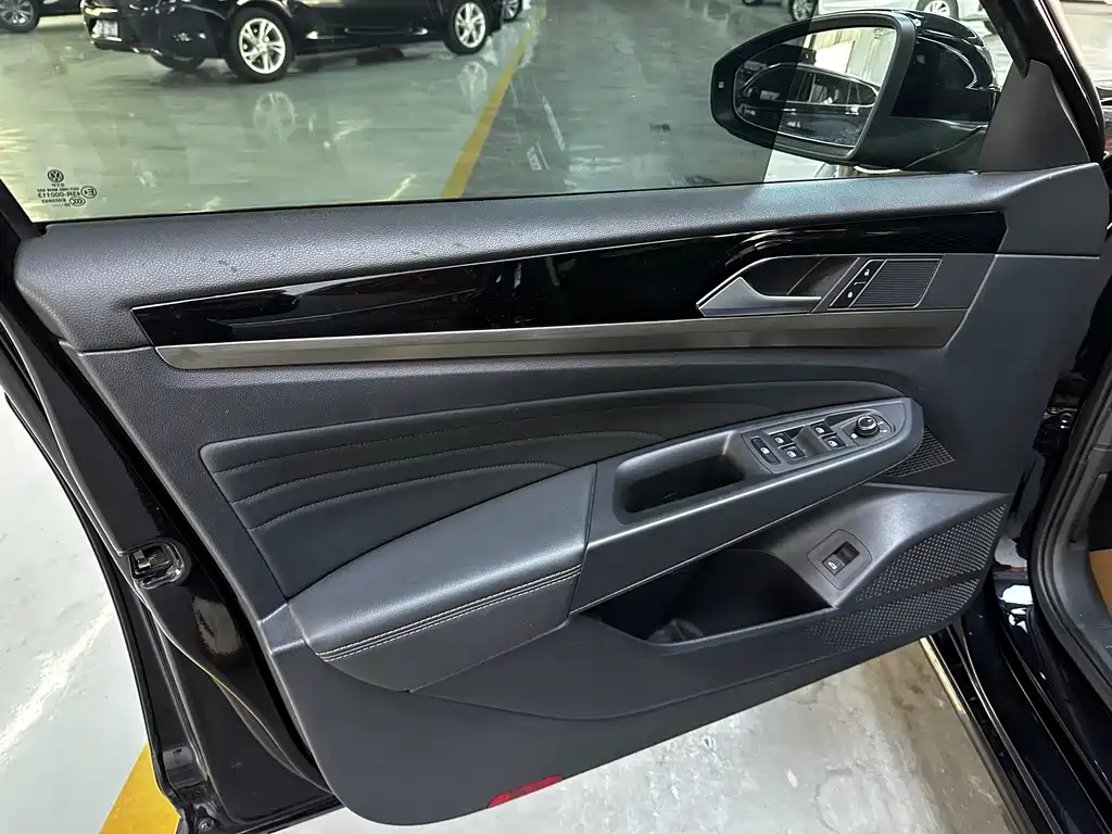 Volkswagen Passat — фото 8