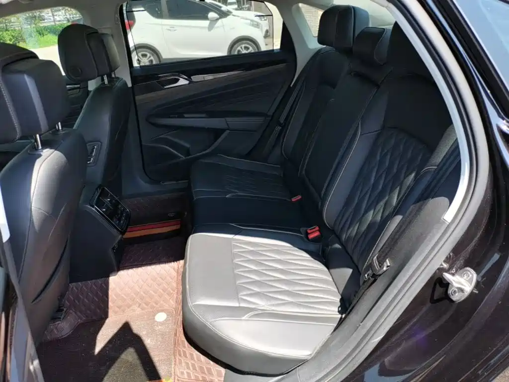 Volkswagen Passat — фото 17