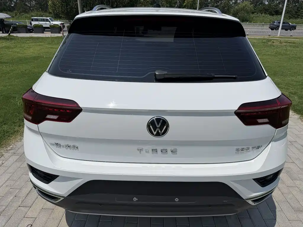 Volkswagen T-Roc — фото 2