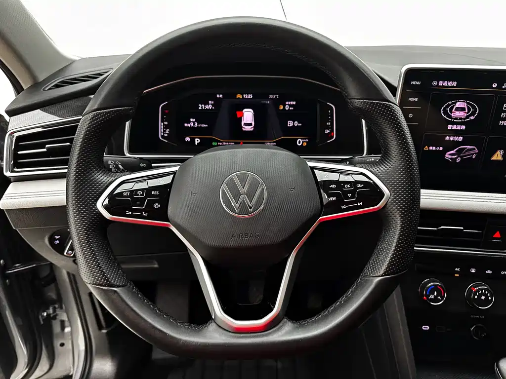 Volkswagen Tiguan L — фото 11