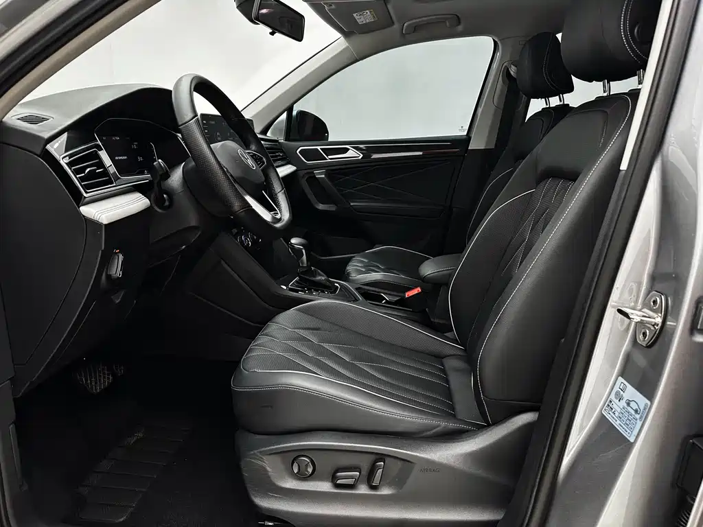 Volkswagen Tiguan L — фото 19