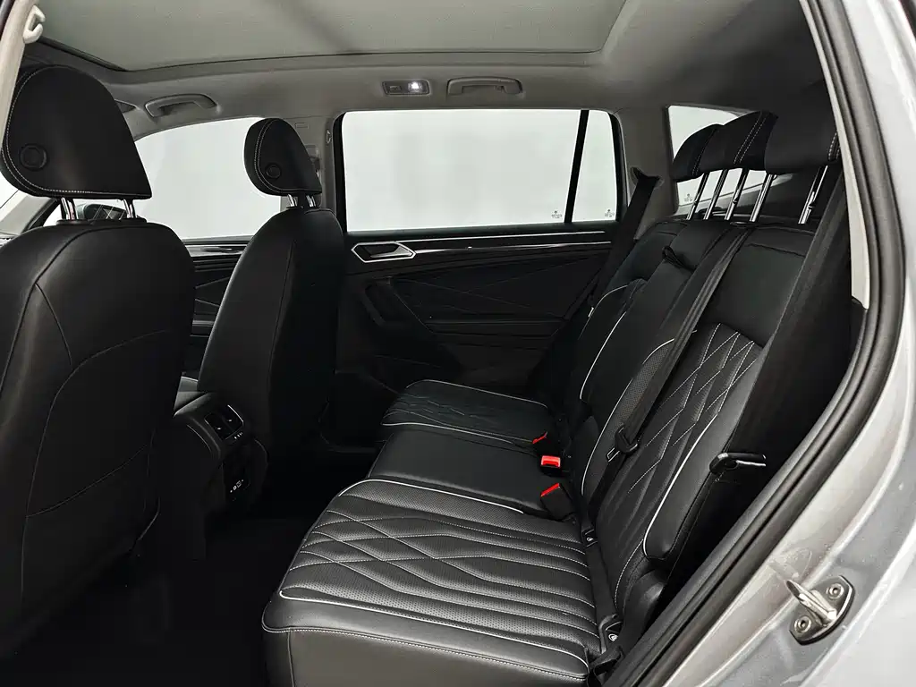 Volkswagen Tiguan L — фото 22