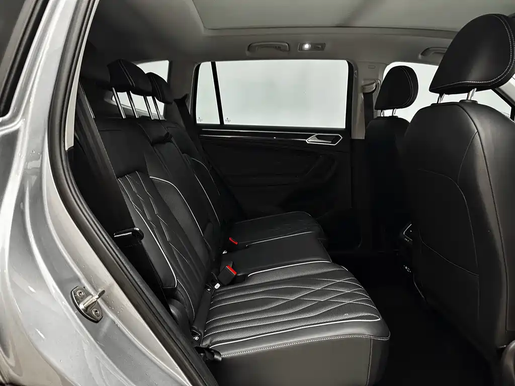 Volkswagen Tiguan L — фото 24