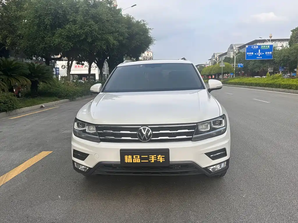 Volkswagen Tiguan L — фото 2
