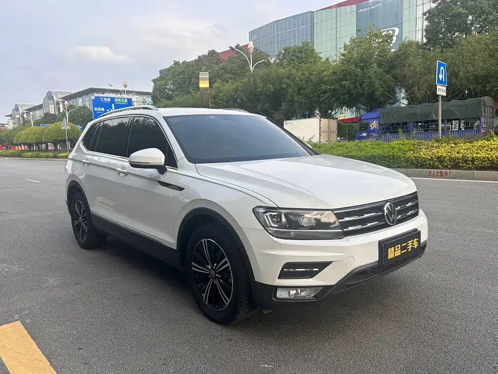 Volkswagen Tiguan L — фото 3