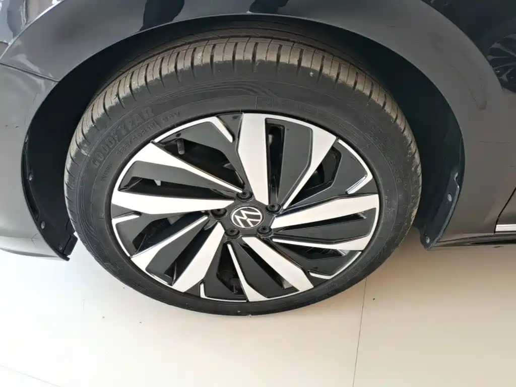 Volkswagen Passat — фото 23