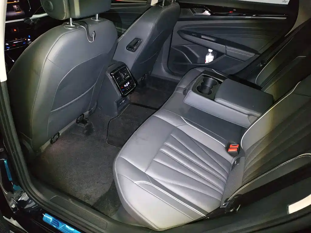 Volkswagen Passat — фото 17