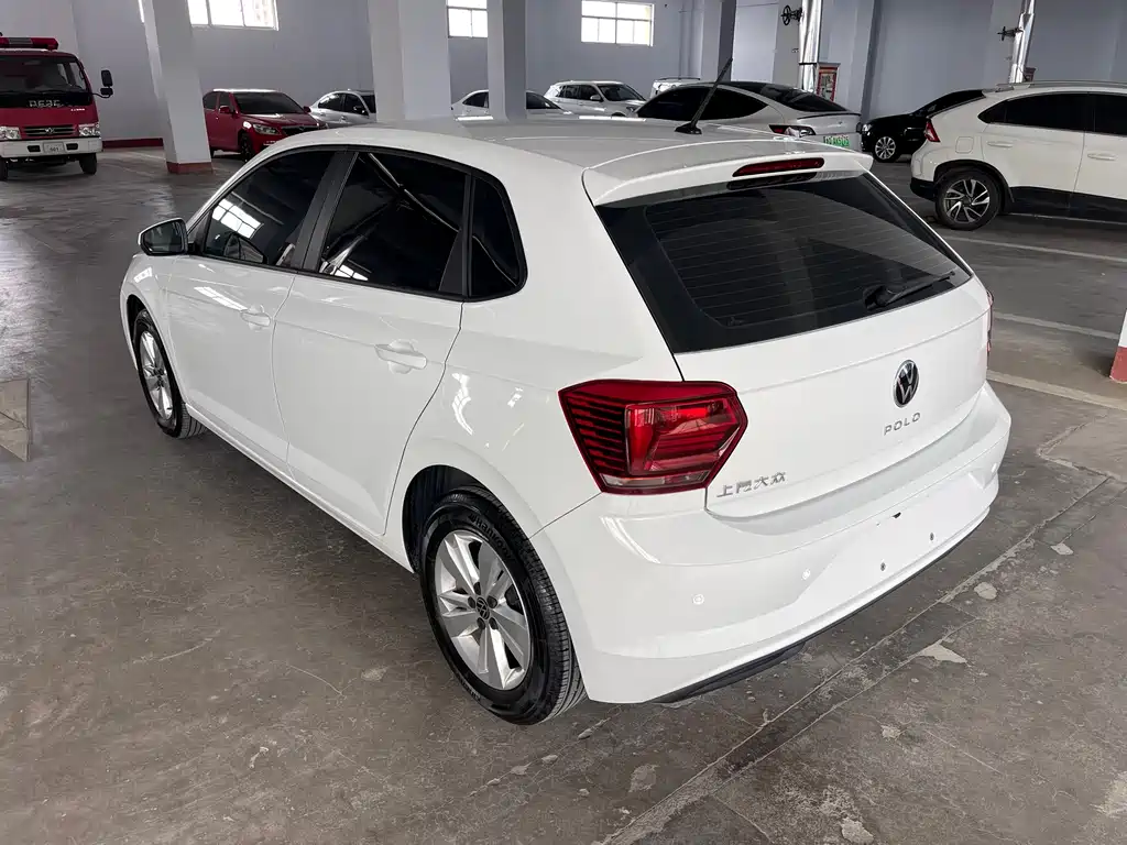 Volkswagen Polo — фото 14