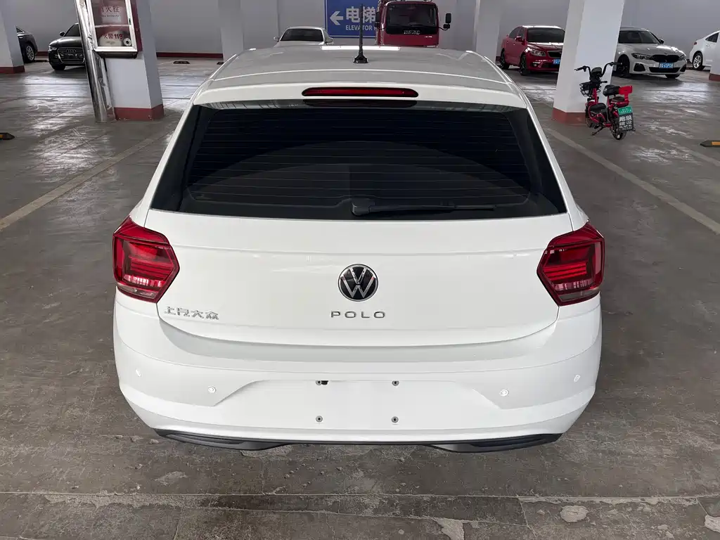 Volkswagen Polo — фото 15