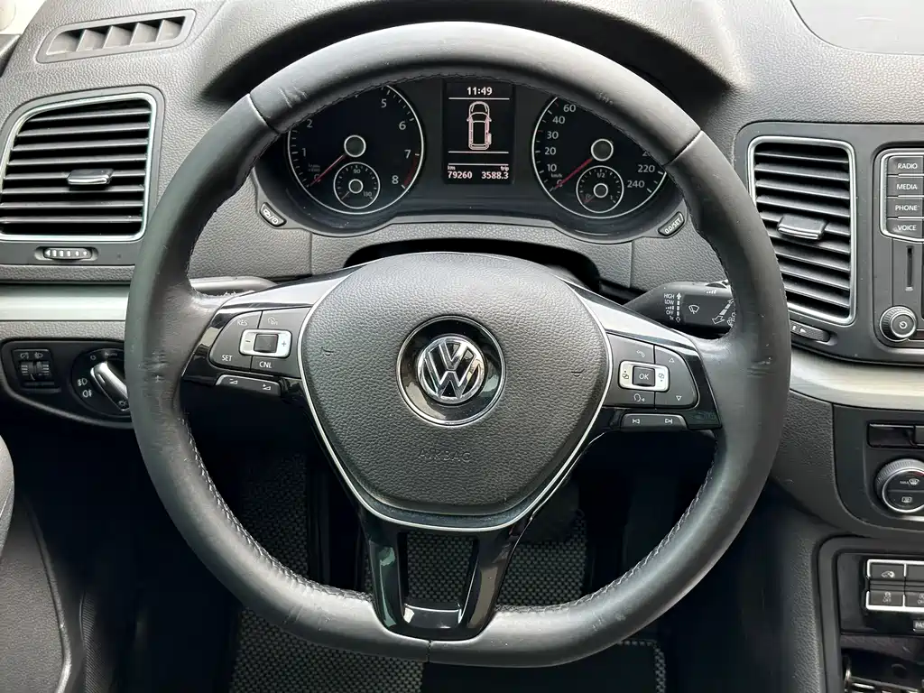 Volkswagen Sharan — фото 11