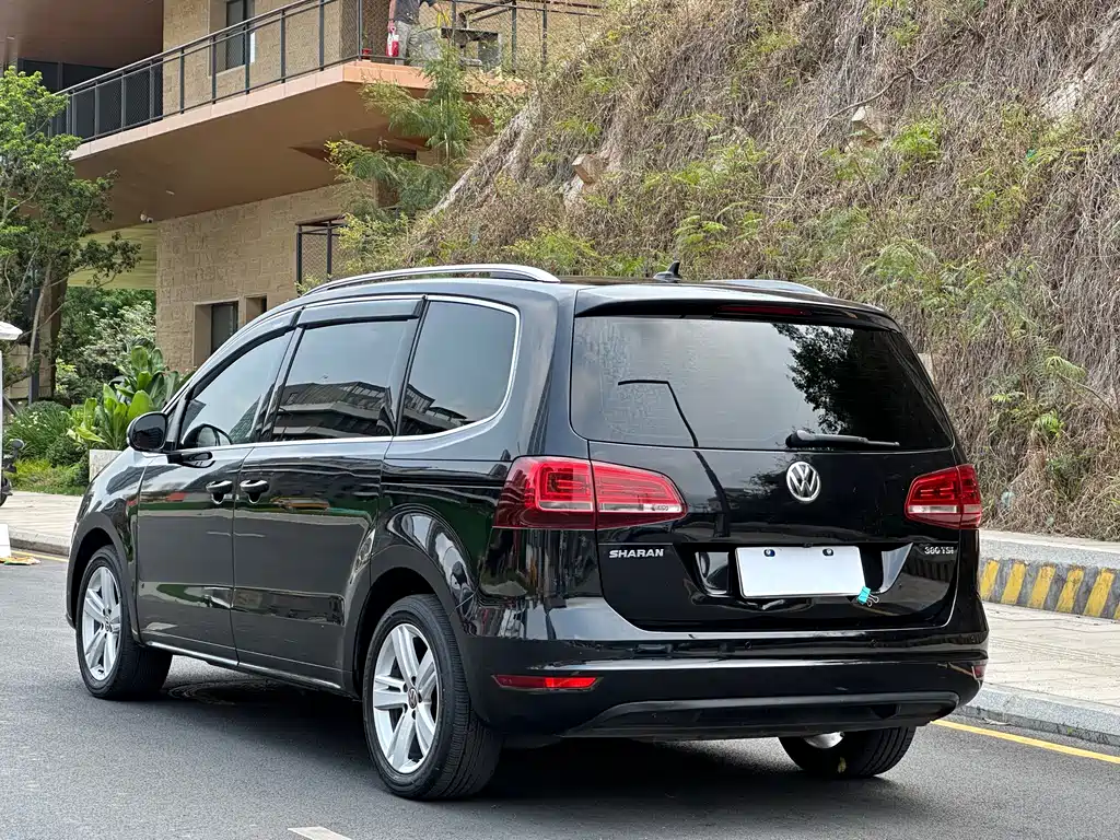 Volkswagen Sharan — фото 14