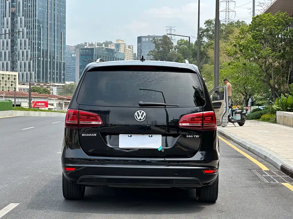 Volkswagen Sharan — фото 15