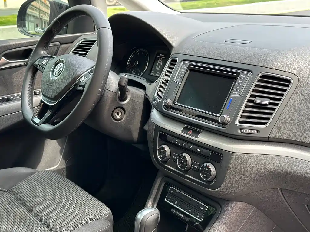 Volkswagen Sharan — фото 10