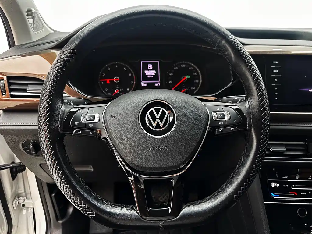 Volkswagen Tharu — фото 19