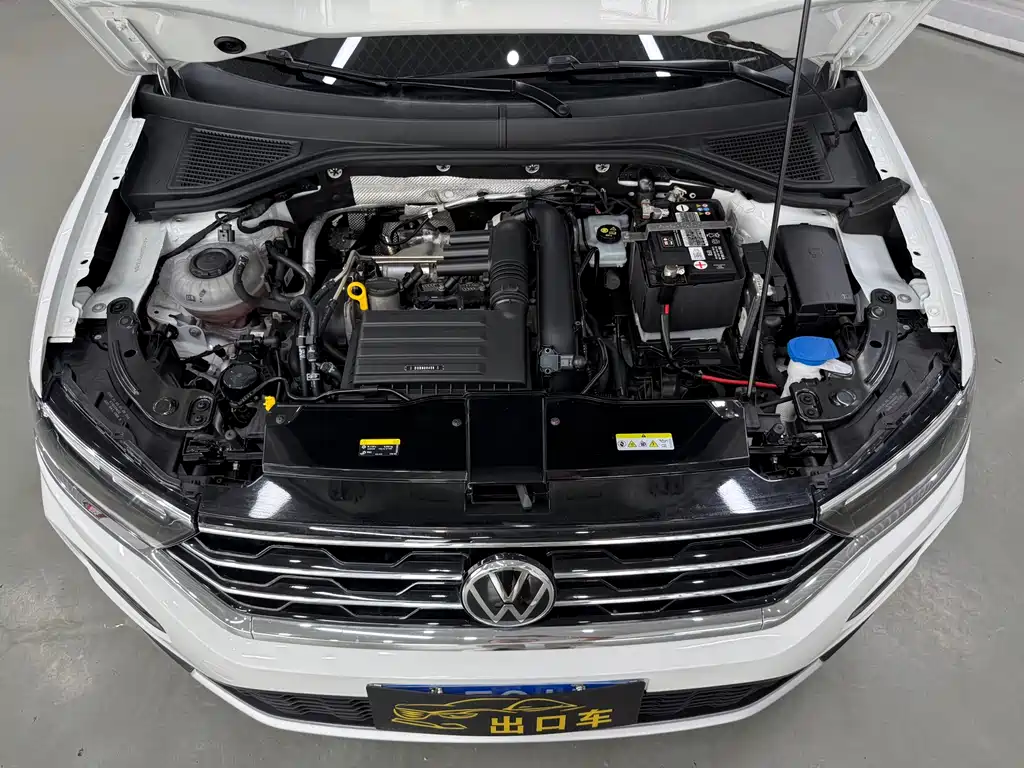 Volkswagen T-Roc — фото 18