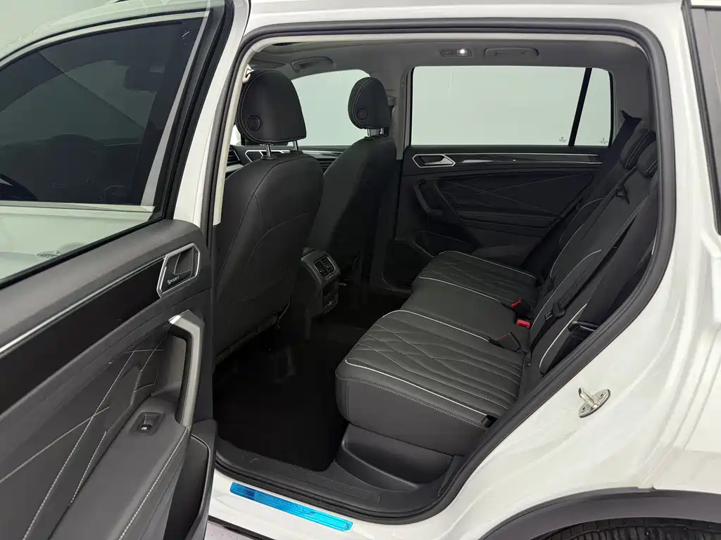 Volkswagen Tiguan L — фото 14