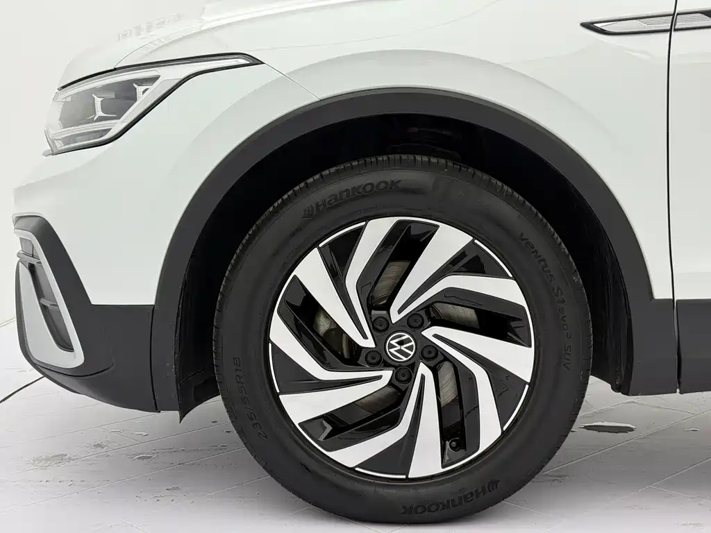 Volkswagen Tiguan L — фото 22