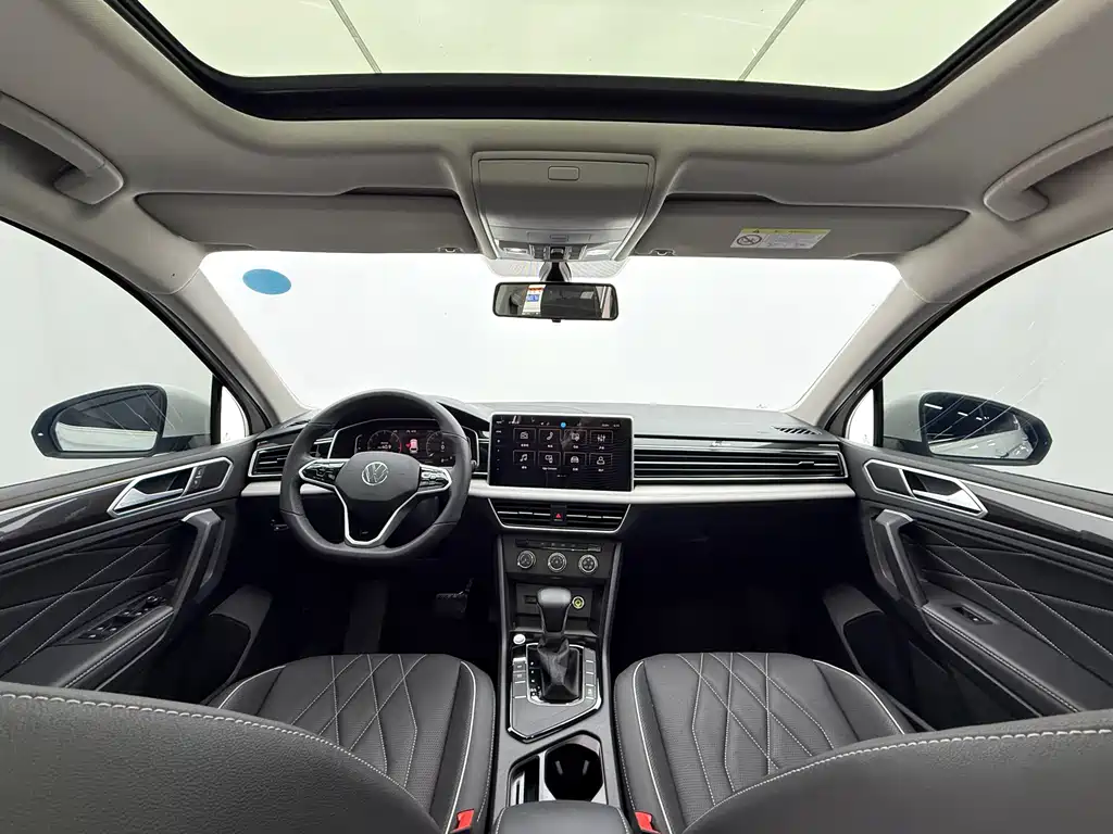 Volkswagen Tiguan L — фото 10