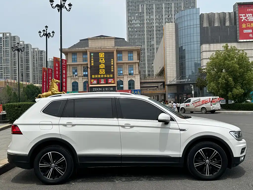Volkswagen Tiguan L — фото 4