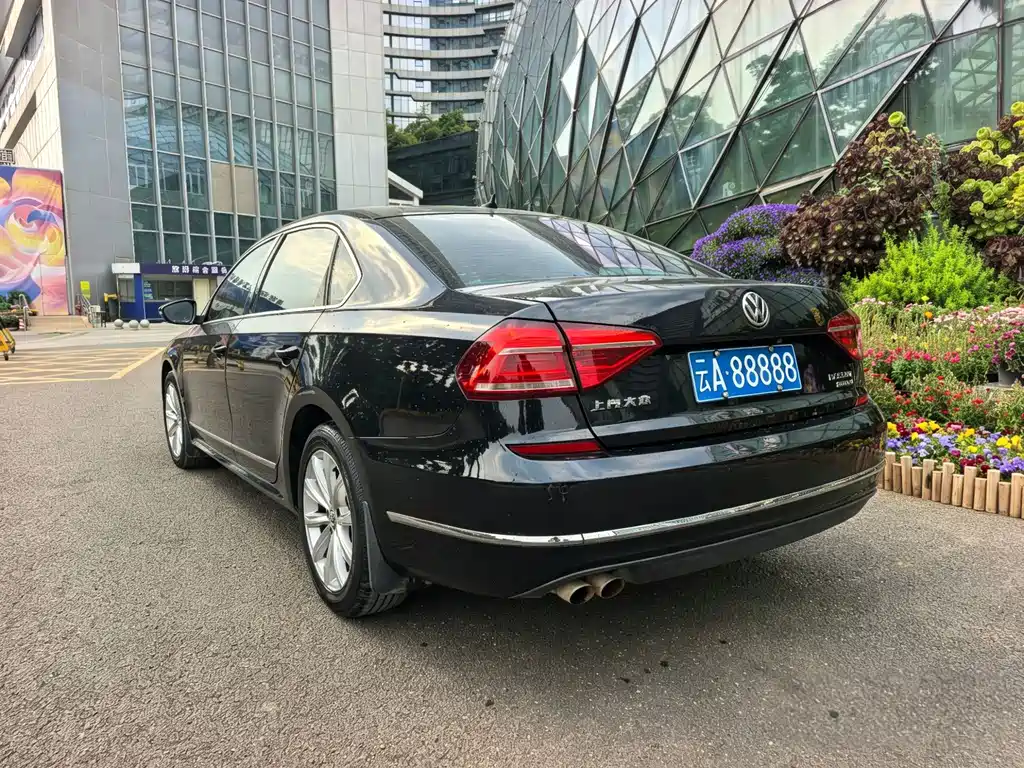 Volkswagen Passat — фото 11