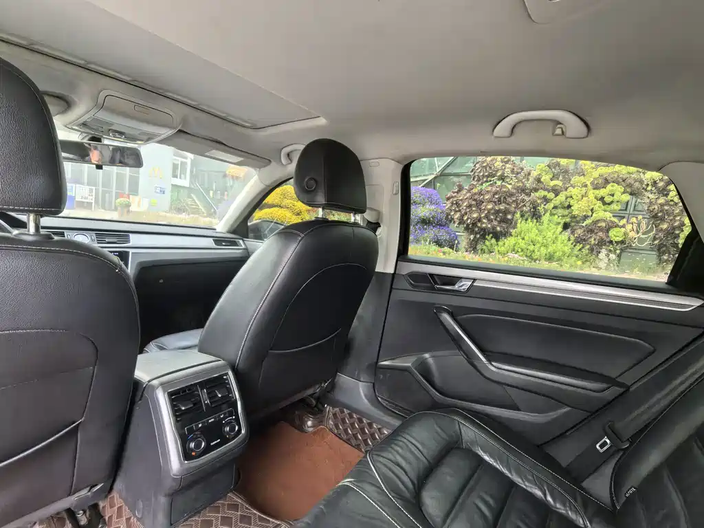 Volkswagen Passat — фото 6