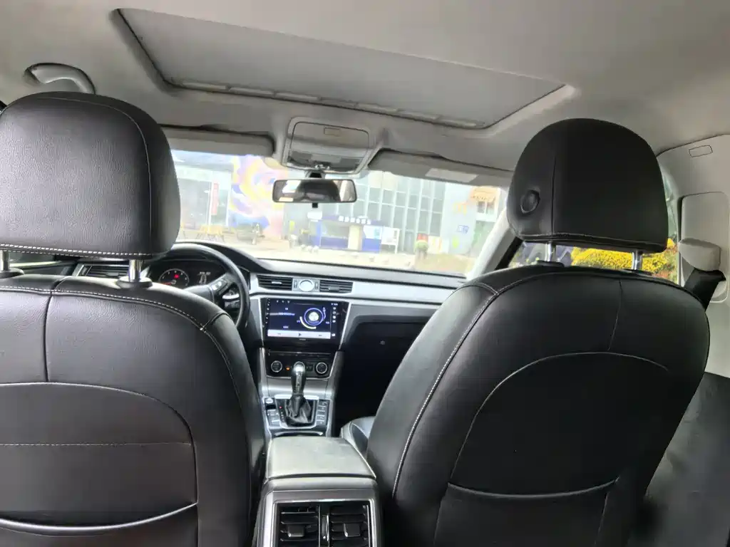 Volkswagen Passat — фото 10