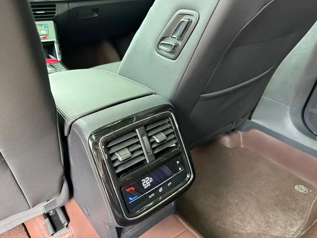 Volkswagen Passat — фото 26