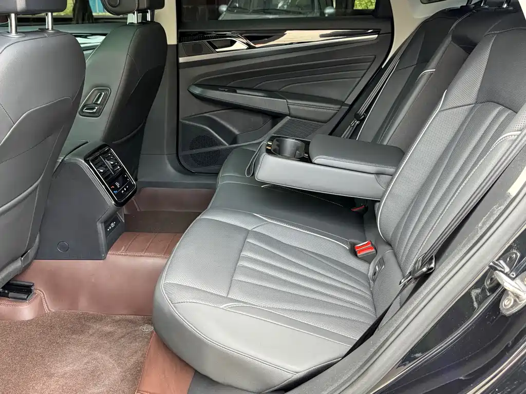 Volkswagen Passat — фото 27