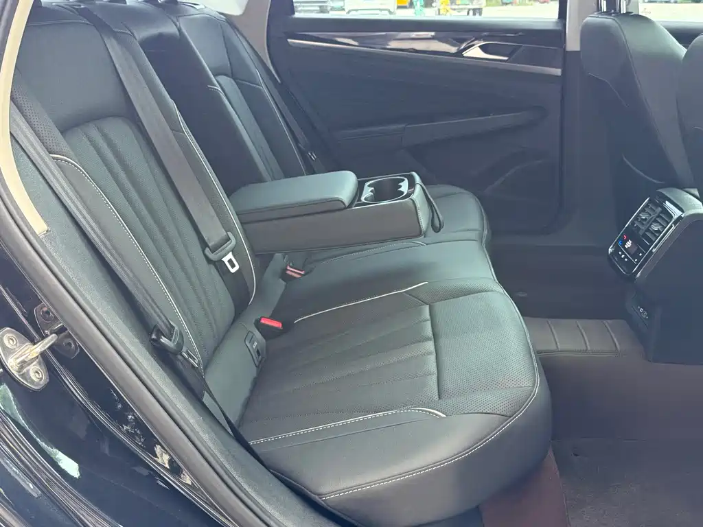 Volkswagen Passat — фото 28