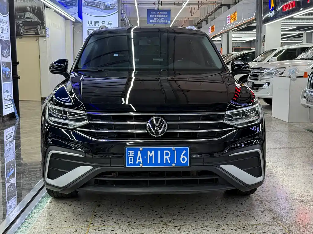 Volkswagen Tiguan L — фото 2