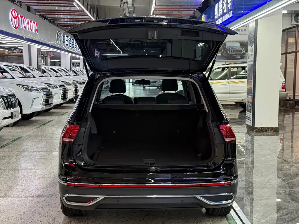 Volkswagen Tiguan L — фото 5
