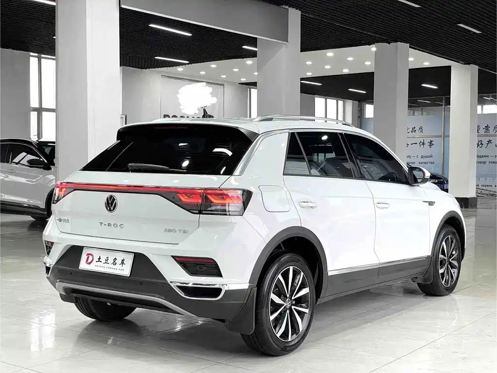 Volkswagen T-Roc — фото 6