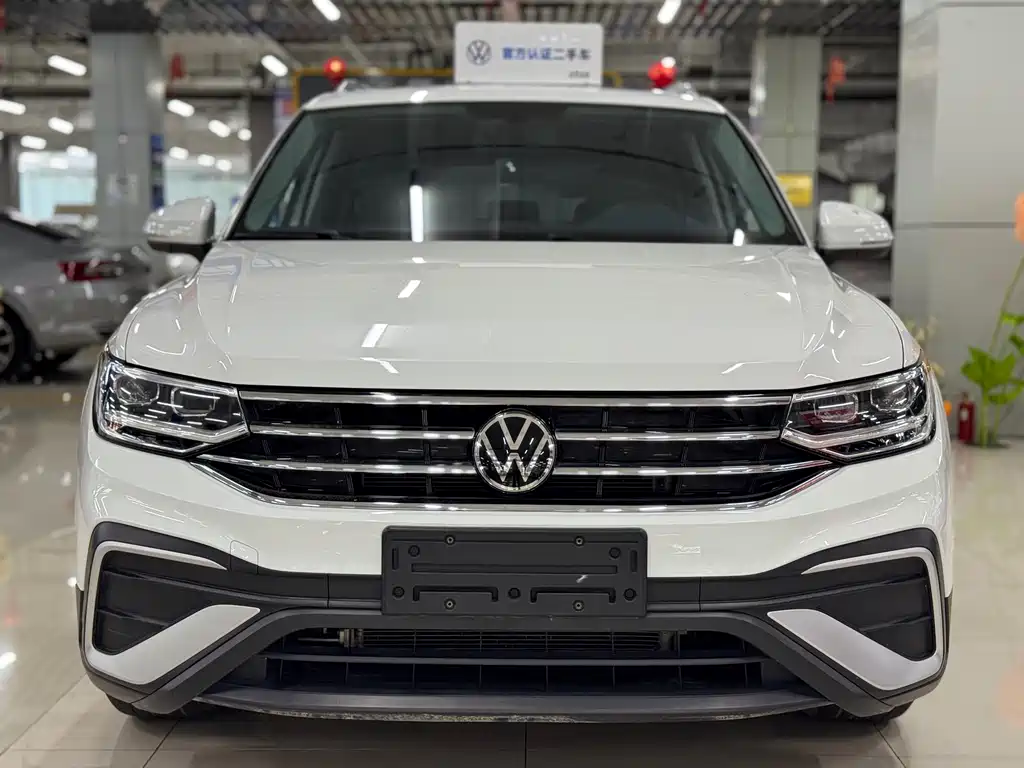 Volkswagen Tiguan L — фото 2