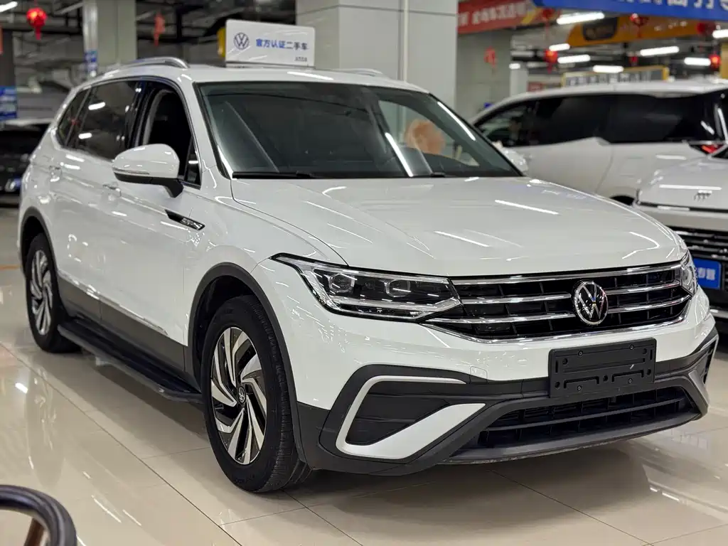 Volkswagen Tiguan L — фото 3