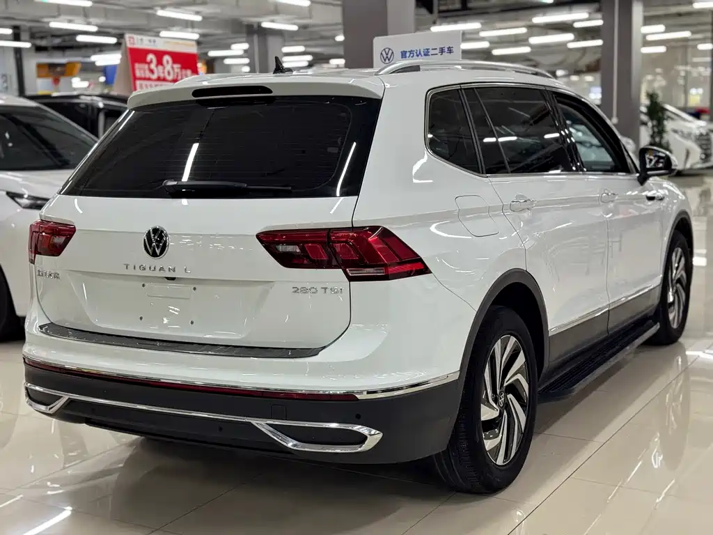 Volkswagen Tiguan L — фото 10
