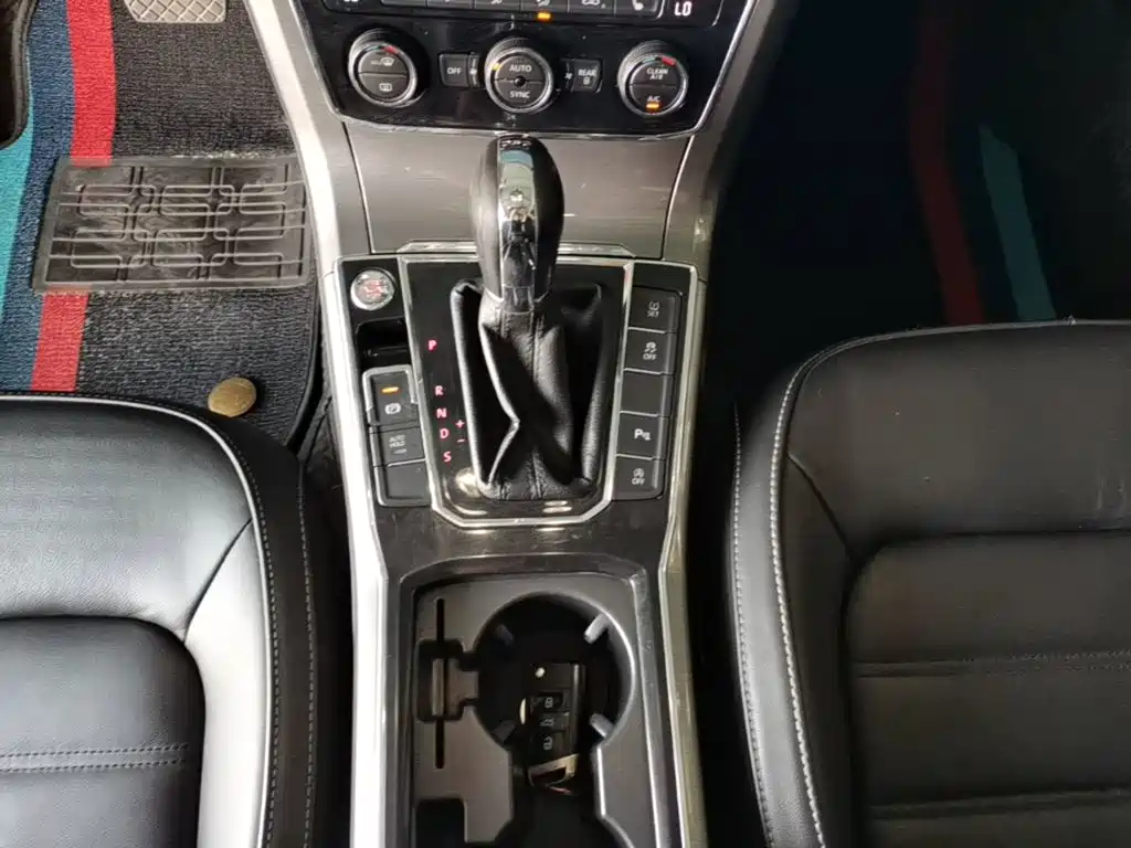 Volkswagen Passat — фото 14
