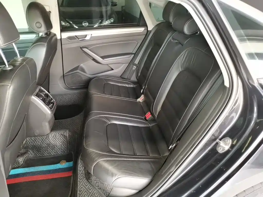 Volkswagen Passat — фото 17