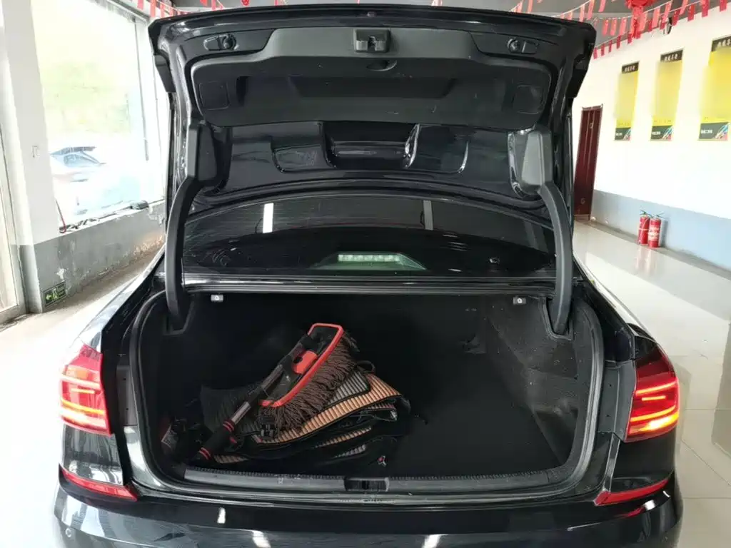 Volkswagen Passat — фото 19