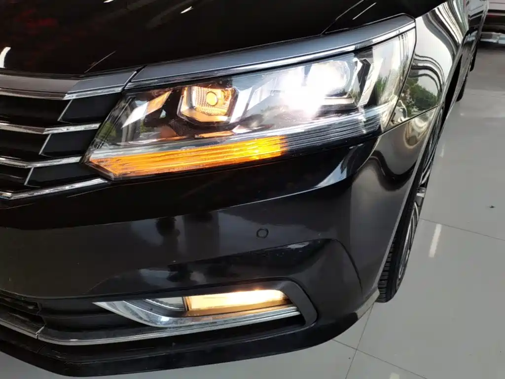Volkswagen Passat — фото 24