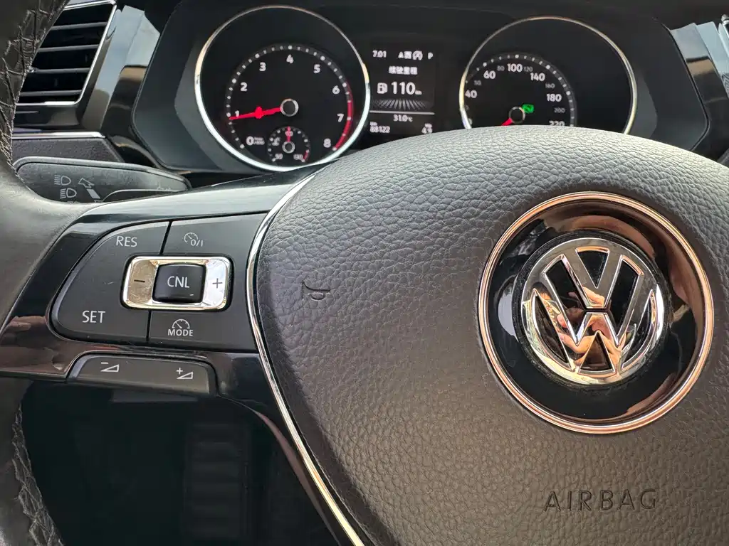 Volkswagen Tiguan L — фото 15