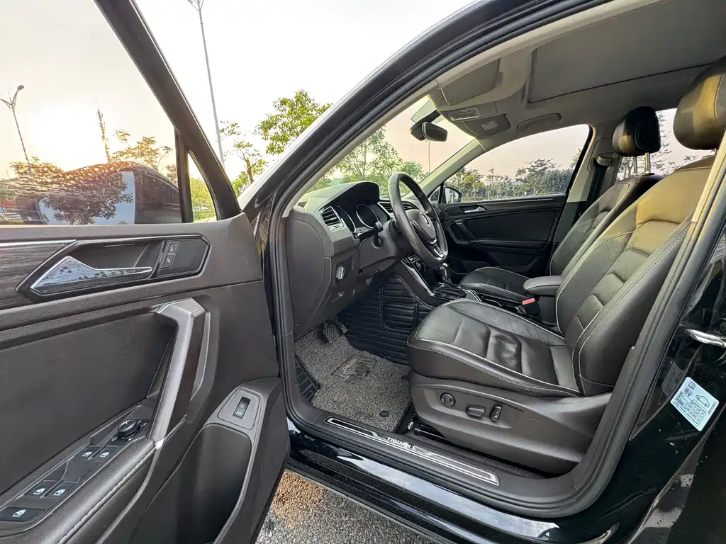 Volkswagen Tiguan L — фото 20