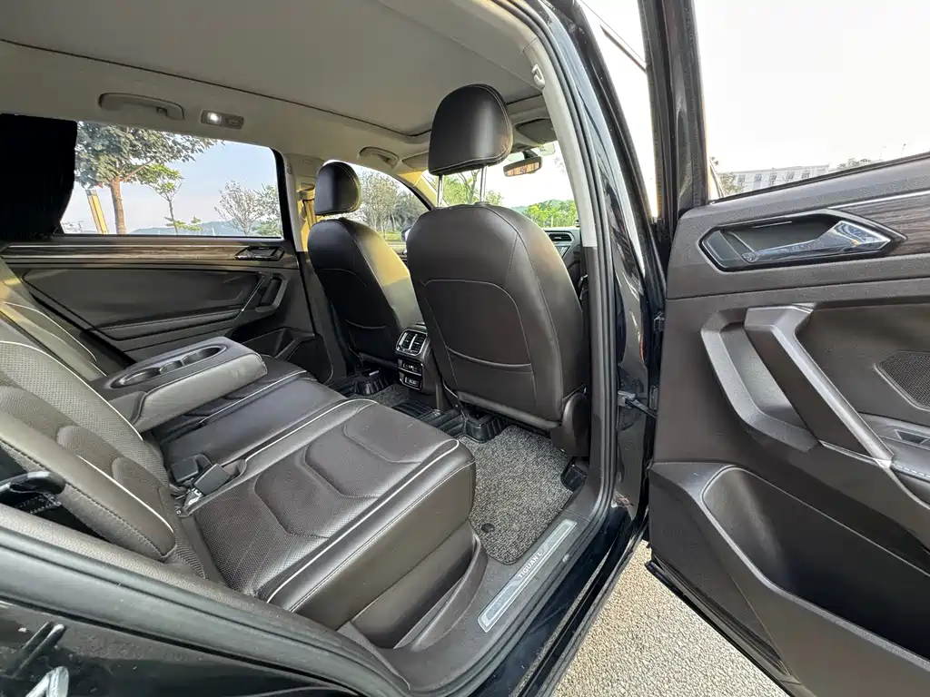 Volkswagen Tiguan L — фото 25