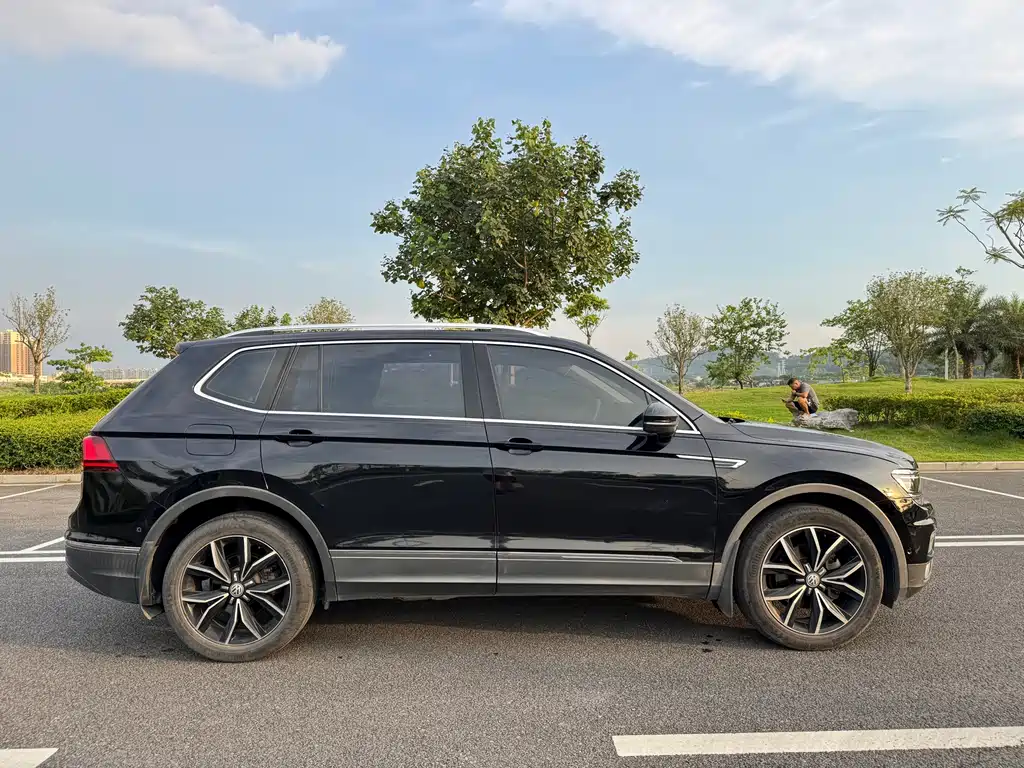 Volkswagen Tiguan L — фото 4