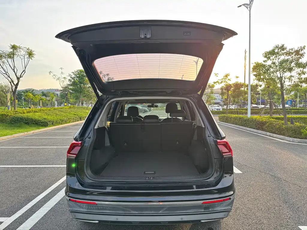 Volkswagen Tiguan L — фото 35