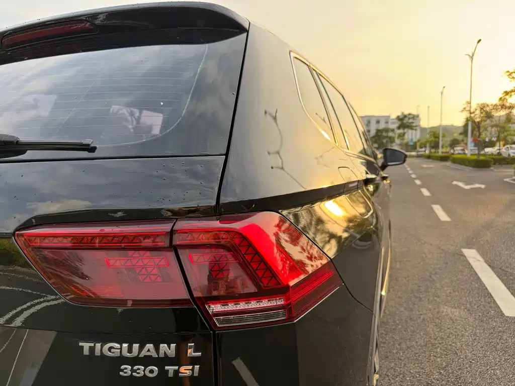 Volkswagen Tiguan L — фото 9