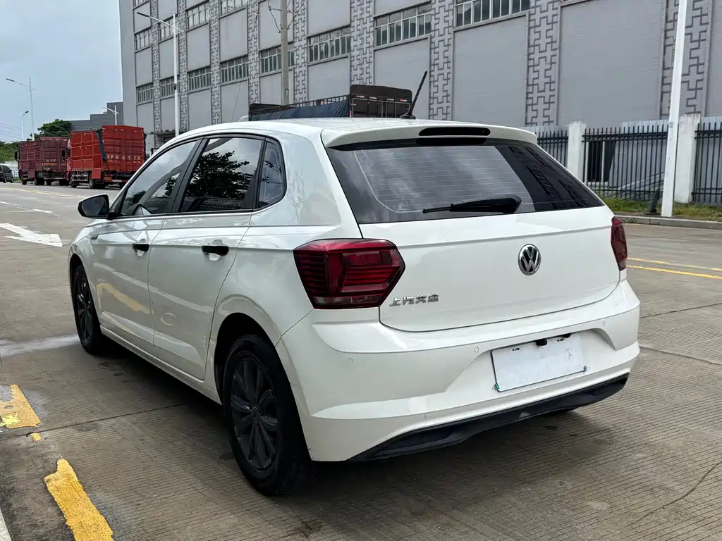 Volkswagen Polo — фото 15