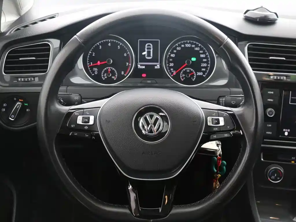 Volkswagen Golf — фото 11
